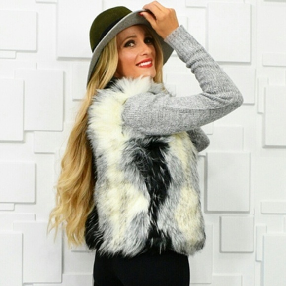 Vest Jacket GORGEOUS FAUX FUR VEST - Picture 4 of 4